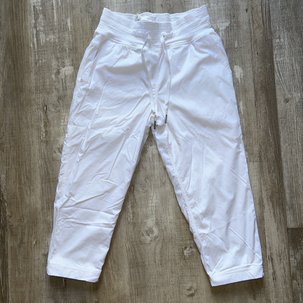 Lululemon cropped athletic pants